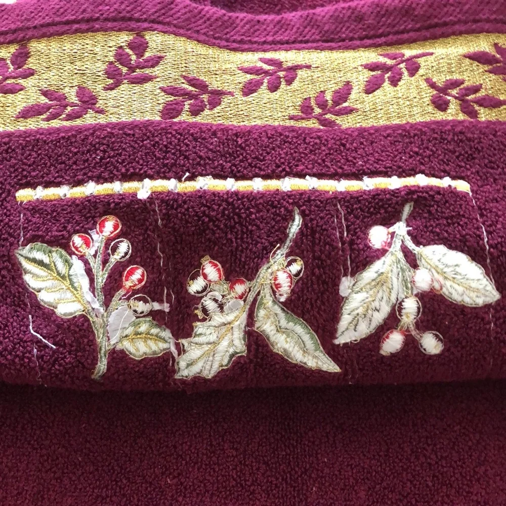 Embroidered Bath Towel Set